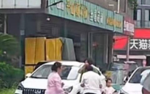 四川阆中发生严重车祸，网友呼吁关注交通安全