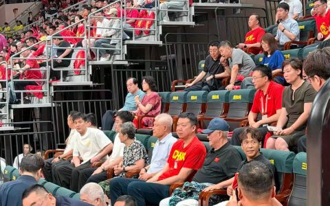 中国篮球在世界杯预选赛中遭遇惨败，令人失望
