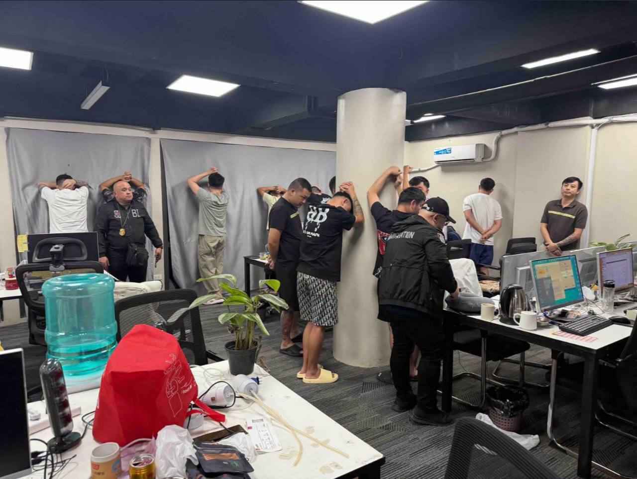 奎松市非法博彩及网络诈骗窝点被查，76名外国人被捕