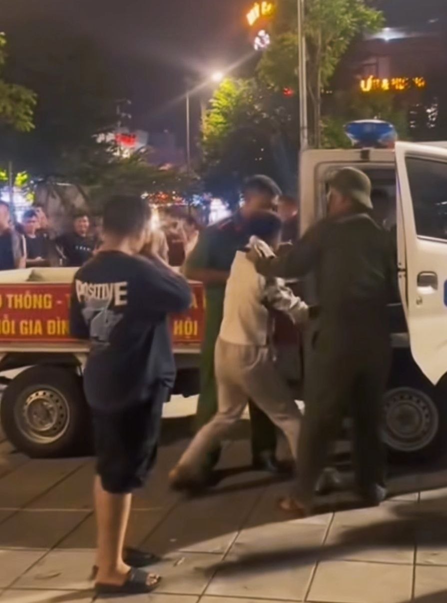 胡志明市年轻人酒宴闹事引发警察介入事件